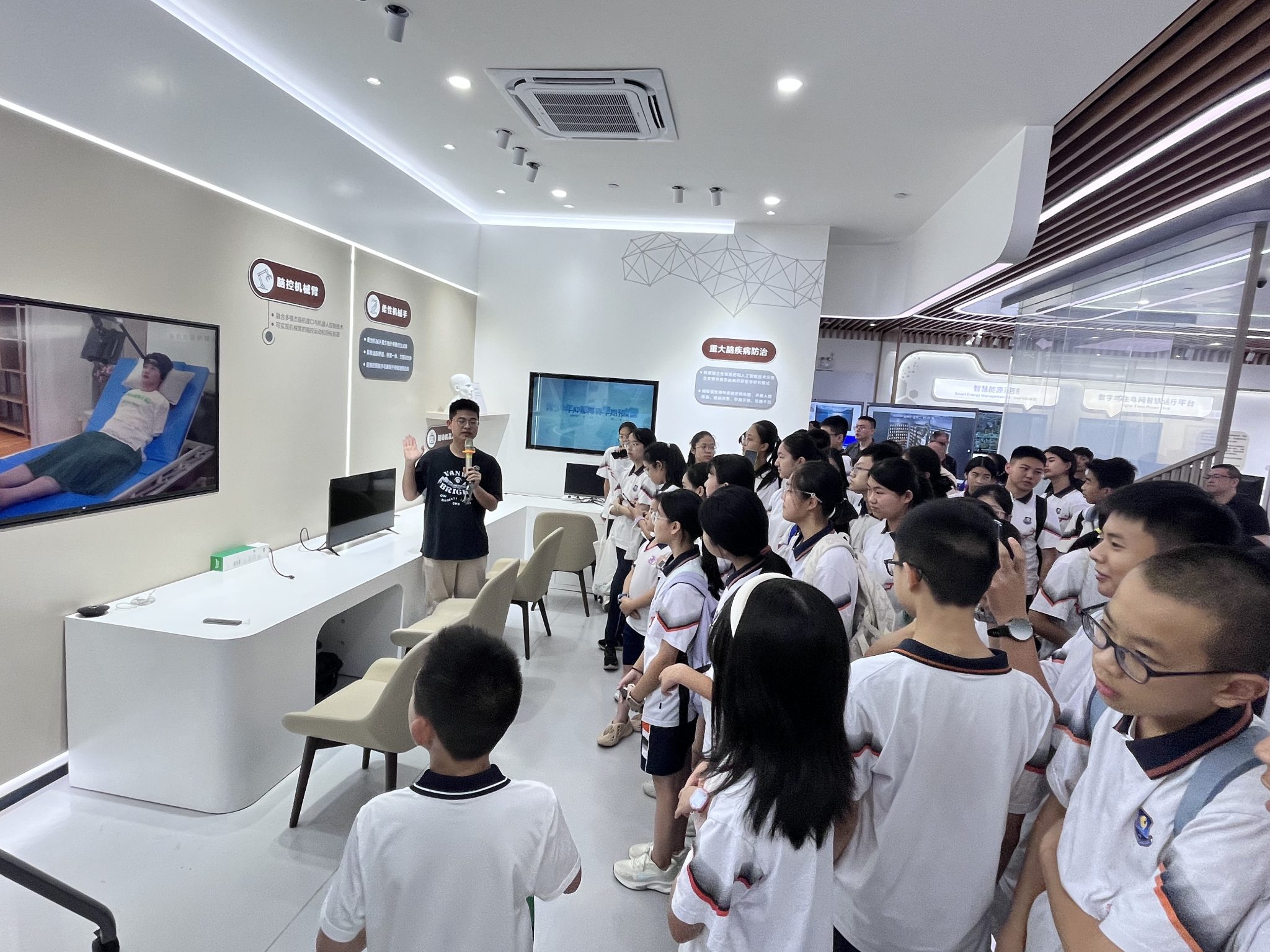探秘琶洲实验室：广州外国语学校研学之旅